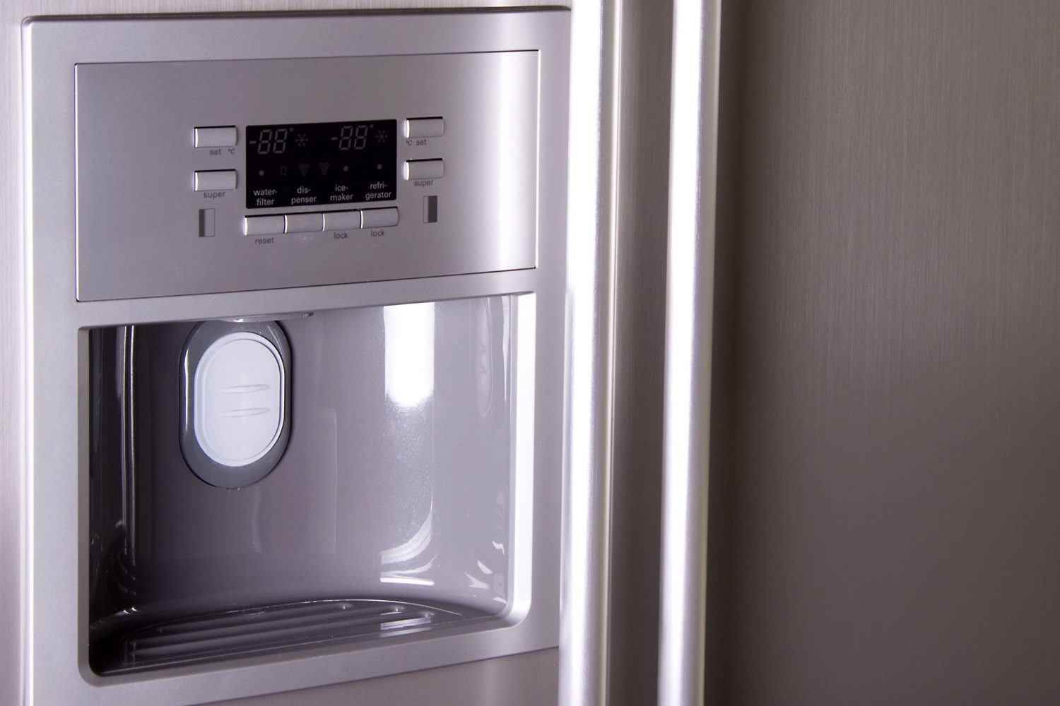 業務用製氷機　DRI-35LMT1　錆び等有りますが動作問題有りません。 動作品でも安心できない？製氷機のメンテナンス事例：異音と衛生上の